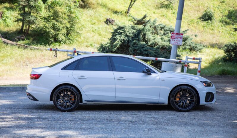 								2022 Audi A4 2.0T Quattro Sedan full									