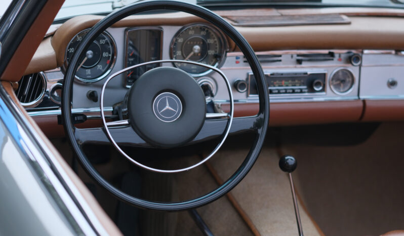 								1967 Mercedes-Benz 250SL 4-Speed full									