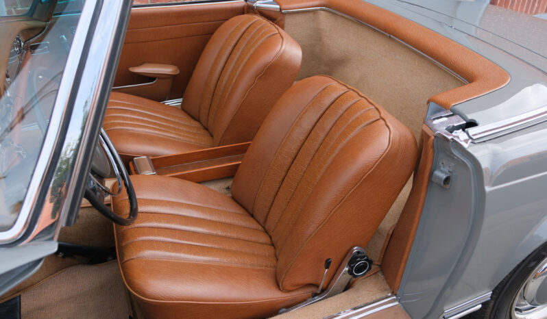 								1967 Mercedes-Benz 250SL 4-Speed full									