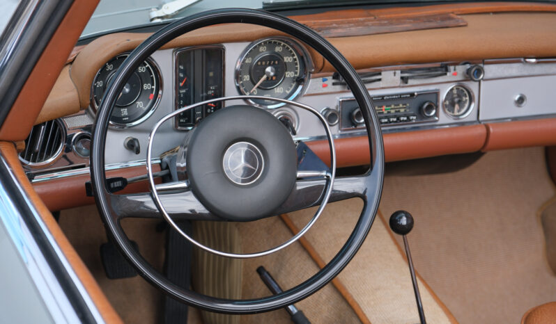 								1967 Mercedes-Benz 250SL 4-Speed full									