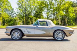 										1961 Chevrolet Corvette full									