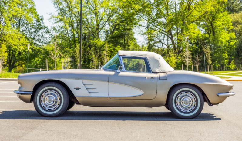 								1961 Chevrolet Corvette full									