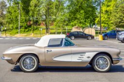 										1961 Chevrolet Corvette full									
