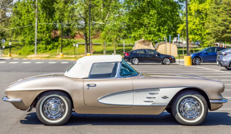 								1961 Chevrolet Corvette full									