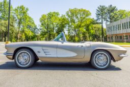 										1961 Chevrolet Corvette full									