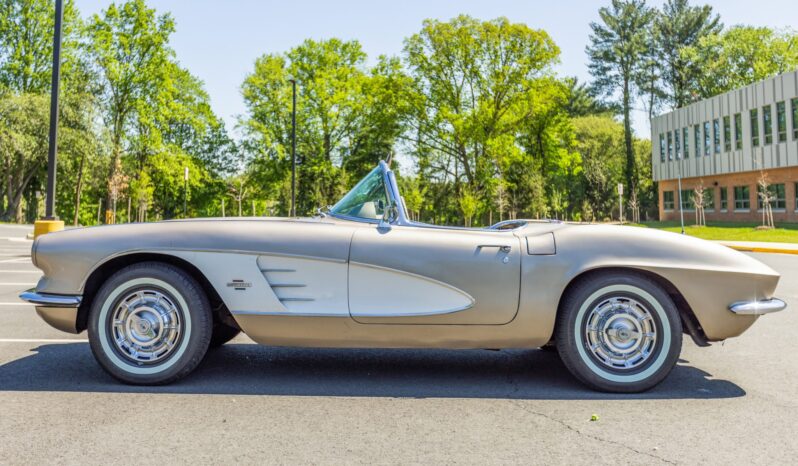 								1961 Chevrolet Corvette full									