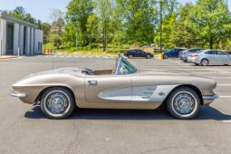 										1961 Chevrolet Corvette full									