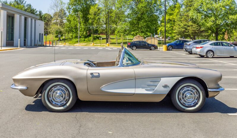 								1961 Chevrolet Corvette full									