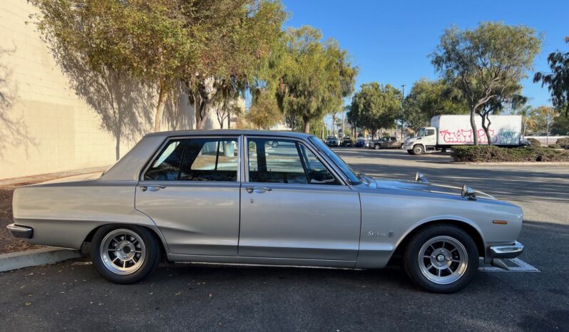 								1971 Nissan Skyline 2000GT Sedan 5-Speed full									