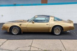 										1978 Pontiac Firebird Trans Am Gold Special Edition full									