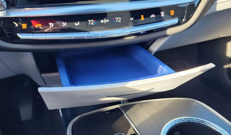 								2024 Cadillac Lyriq AWD Luxury 2 full									