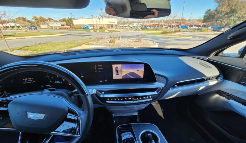 								2024 Cadillac Lyriq AWD Luxury 2 full									