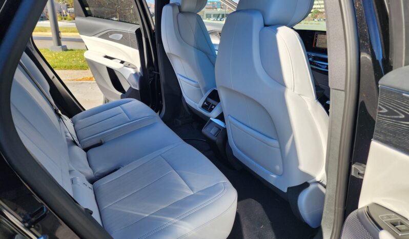 								2024 Cadillac Lyriq AWD Luxury 2 full									