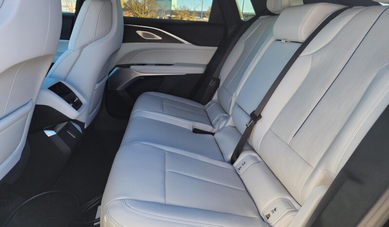 								2024 Cadillac Lyriq AWD Luxury 2 full									