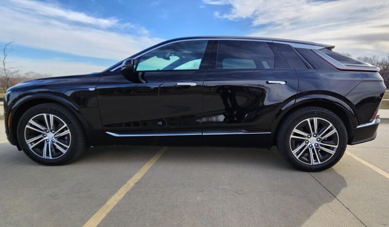 								2024 Cadillac Lyriq AWD Luxury 2 full									