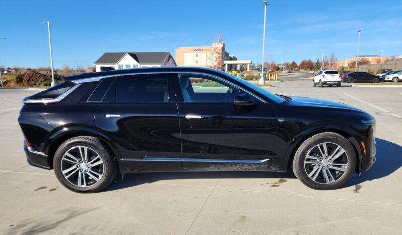 								2024 Cadillac Lyriq AWD Luxury 2 full									