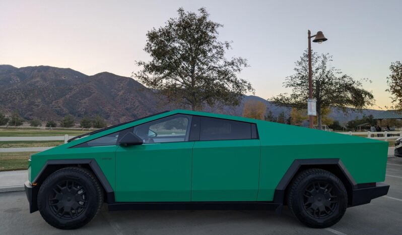 								2024 Tesla Cybertruck Foundation Series full									