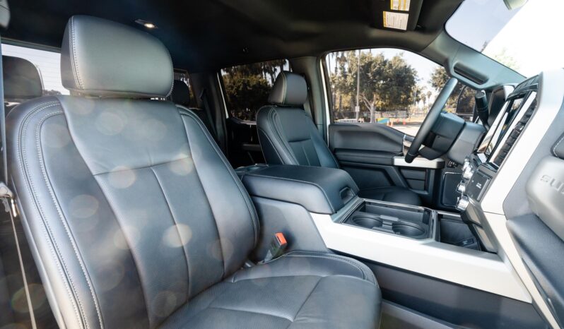 								2022 Ford F-450 Super Duty Lariat 4×4 full									