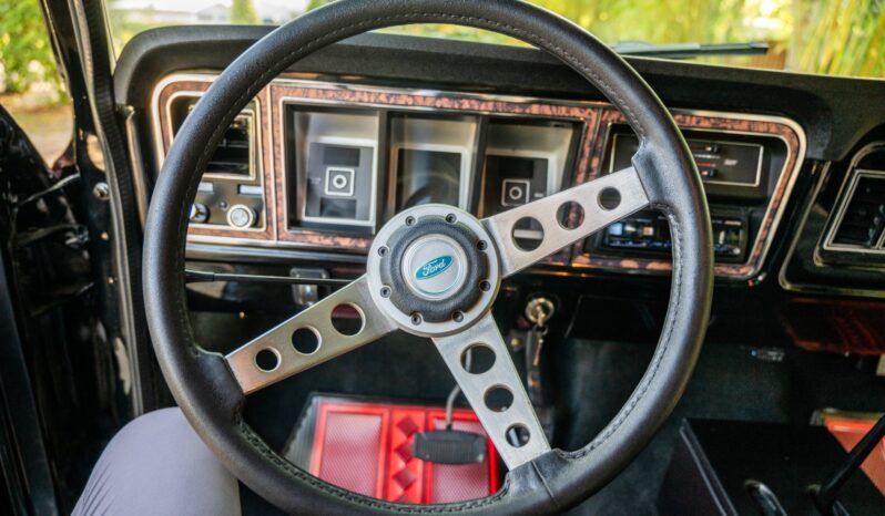 								1979 Ford Bronco Custom Chromatic full									