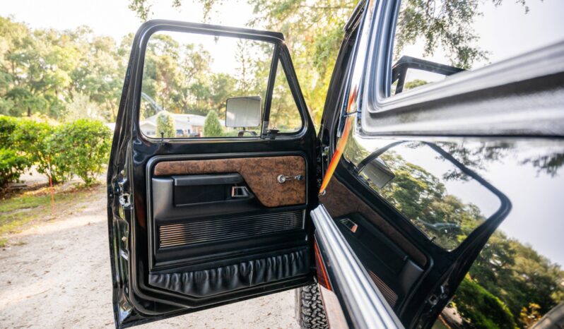 								1979 Ford Bronco Custom Chromatic full									