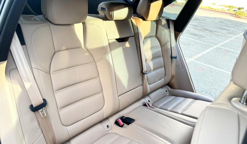 								2022 Porsche Macan S full									
