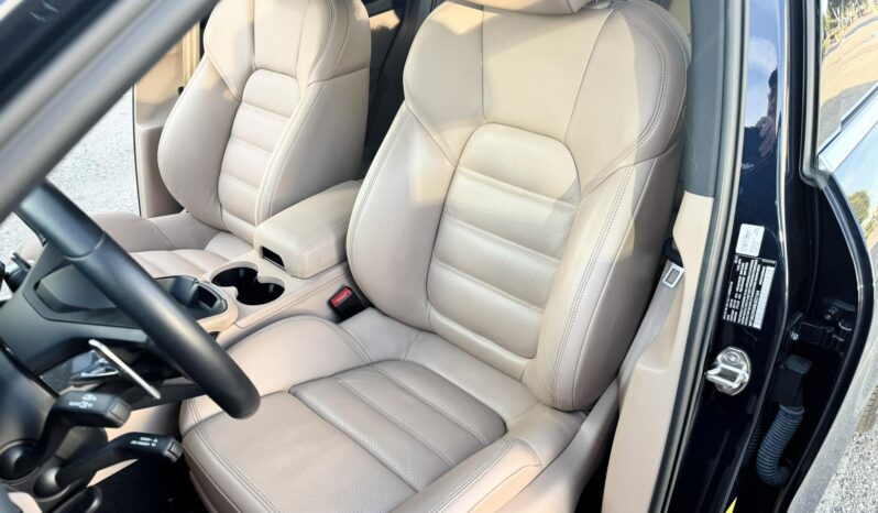 								2022 Porsche Macan S full									