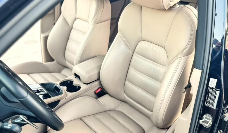 								2022 Porsche Macan S full									