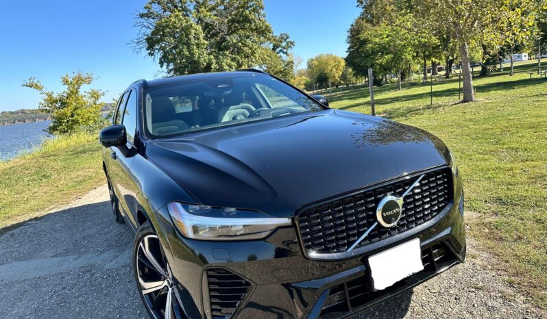 2022 Volvo XC60 T8 R-Design Extended Range 1