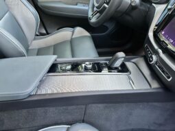 										2022 Volvo XC60 T8 R-Design Extended Range full									