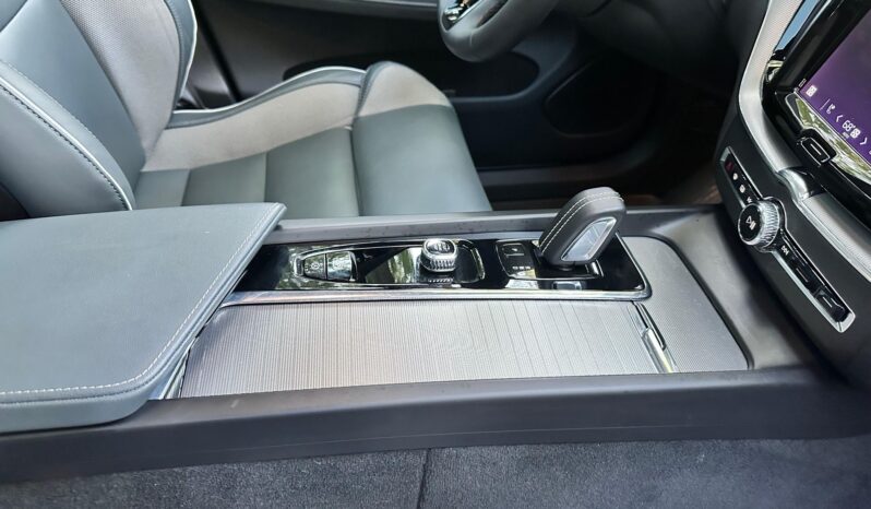 								2022 Volvo XC60 T8 R-Design Extended Range full									
