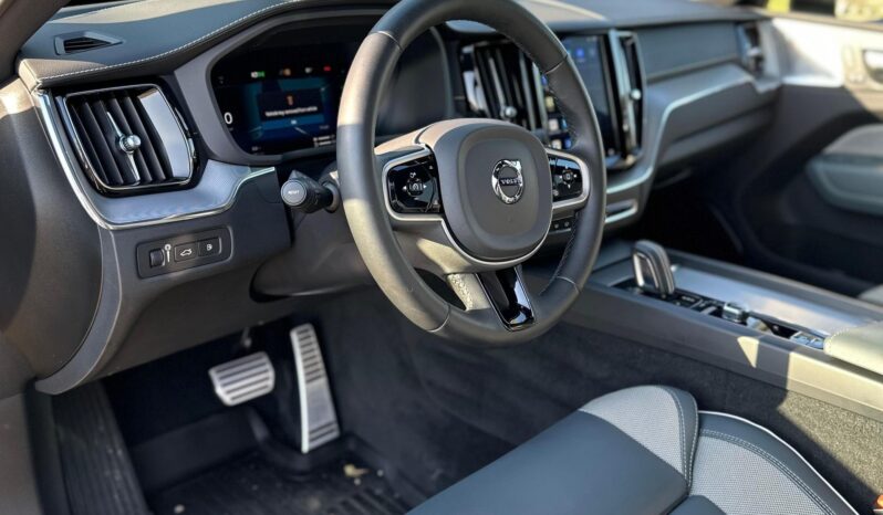 								2022 Volvo XC60 T8 R-Design Extended Range full									