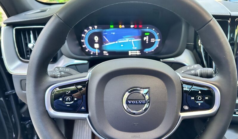 								2022 Volvo XC60 T8 R-Design Extended Range full									