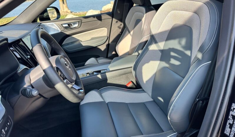 								2022 Volvo XC60 T8 R-Design Extended Range full									