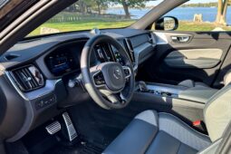 										2022 Volvo XC60 T8 R-Design Extended Range full									
