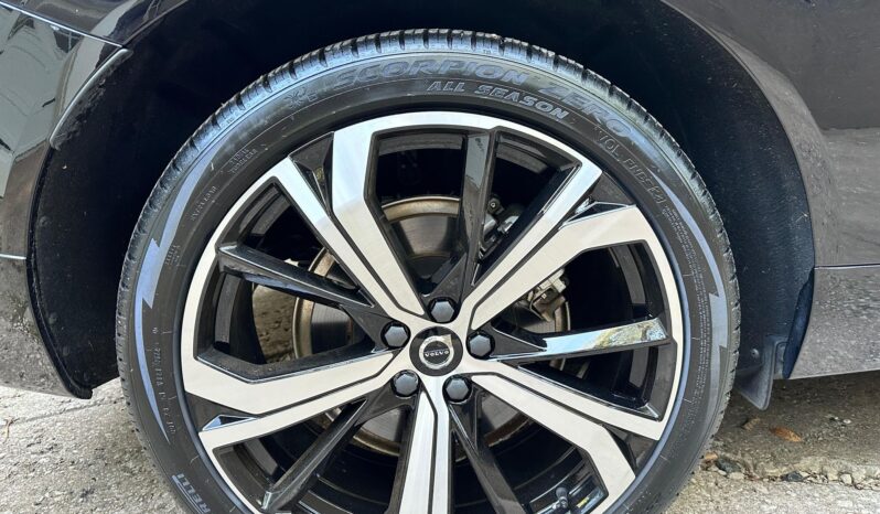 								2022 Volvo XC60 T8 R-Design Extended Range full									