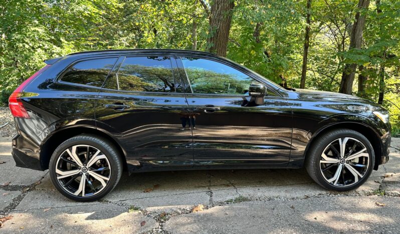 								2022 Volvo XC60 T8 R-Design Extended Range full									