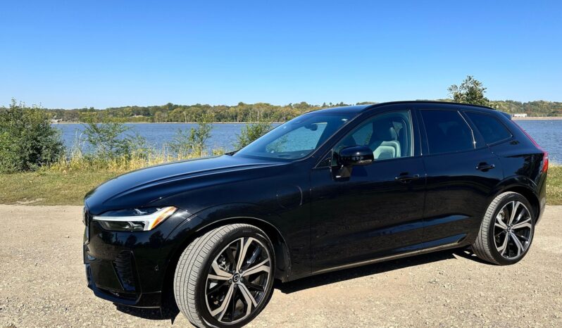 								2022 Volvo XC60 T8 R-Design Extended Range full									