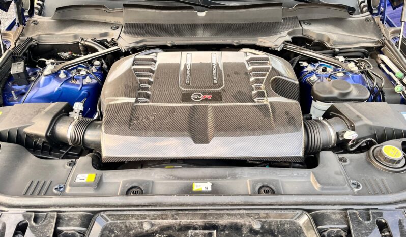 								2022 Range Rover Sport SVR Carbon Edition full									