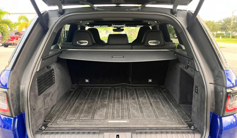 								2022 Range Rover Sport SVR Carbon Edition full									