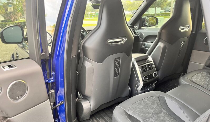 								2022 Range Rover Sport SVR Carbon Edition full									