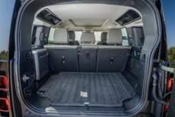 										2022 Land Rover Defender 110 S full									
