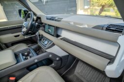 										2022 Land Rover Defender 110 S full									