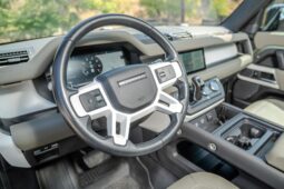 										2022 Land Rover Defender 110 S full									