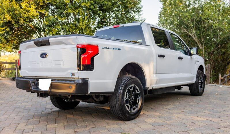 								2023 Ford F-150 Lightning full									