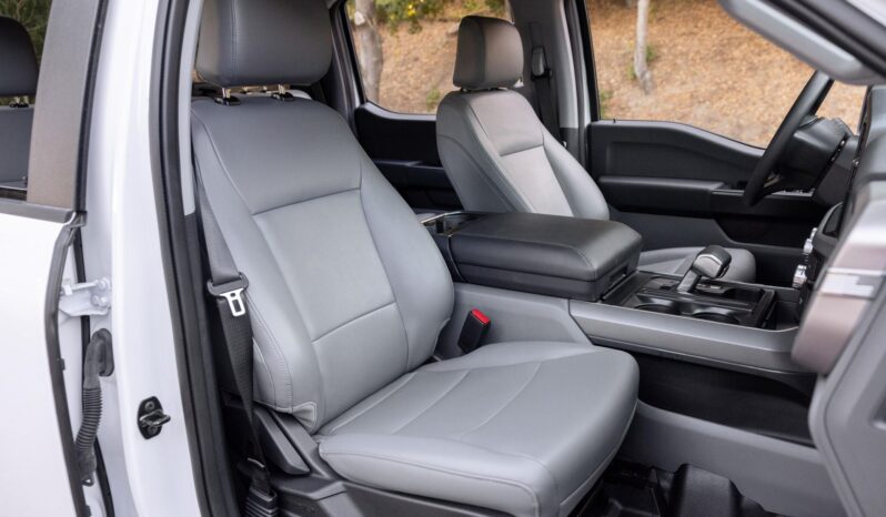 								2023 Ford F-150 Lightning full									