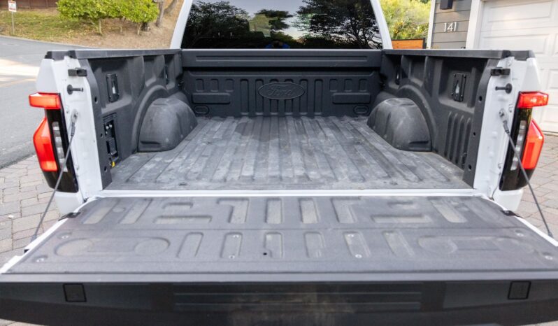 								2023 Ford F-150 Lightning full									