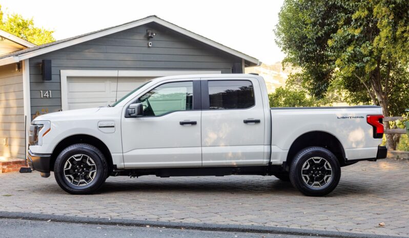 								2023 Ford F-150 Lightning full									