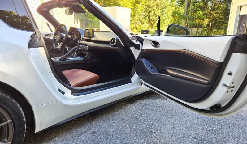 								2022 Mazda MX-5 Miata RF Grand Touring full									