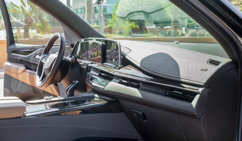								2023 Cadillac Escalade 4WD Sport full									