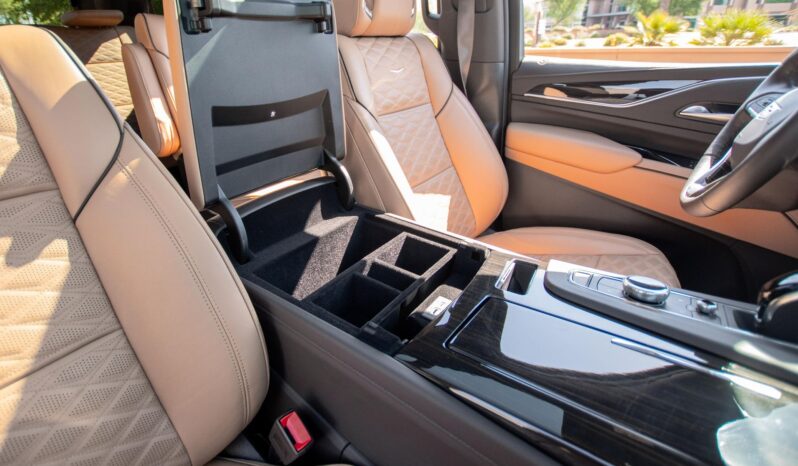 								2023 Cadillac Escalade 4WD Sport full									